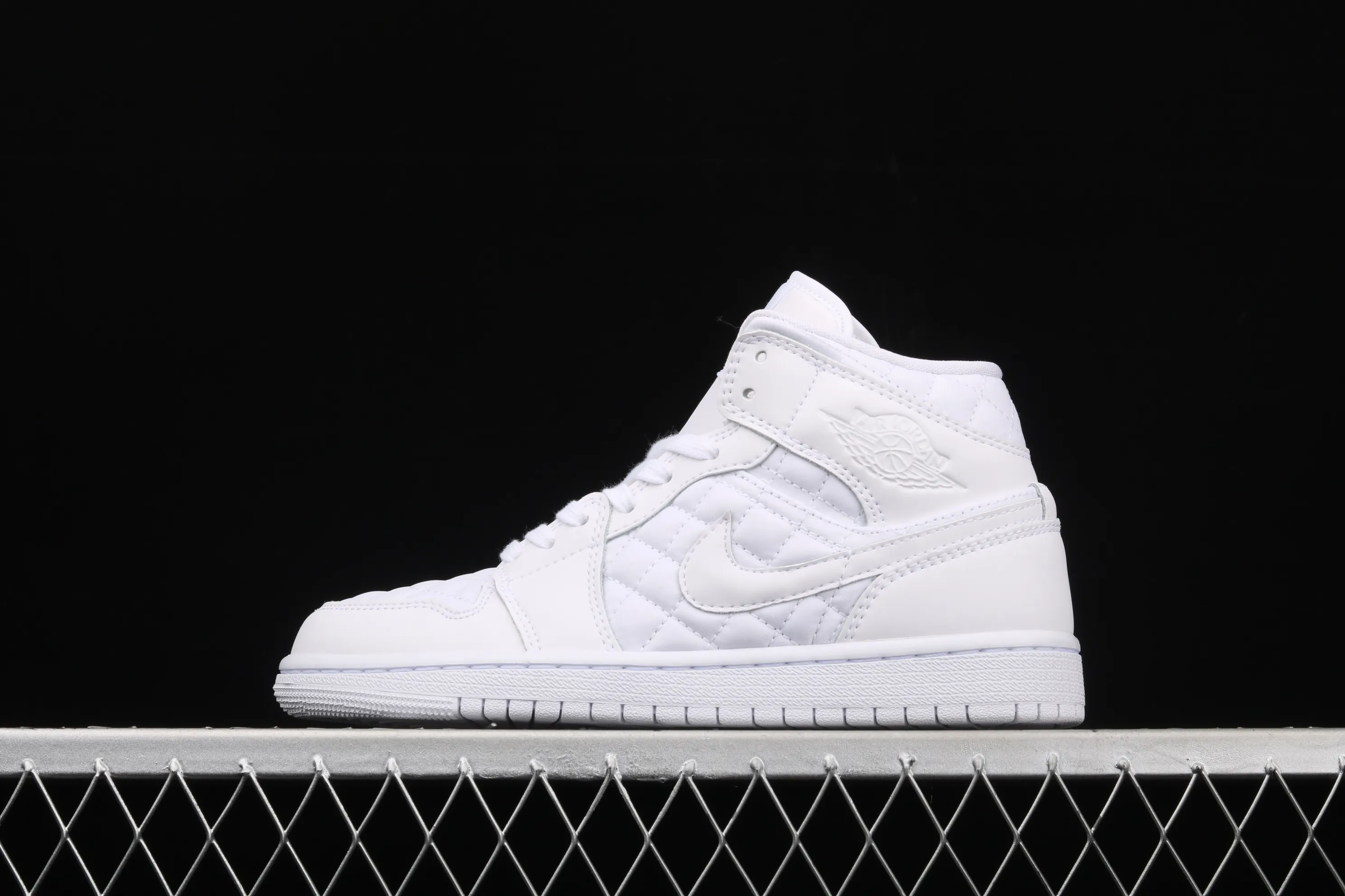 All Categories Air Jordan Jordan Series Basketball Shoes Air Jordan 1 Mid Air Jordan 1 Mid "Quilted White" AJ1 Joe 1 White Diamond "Little Chanel" Mid-top Versatile Casual Sports Shoes DB6078-100